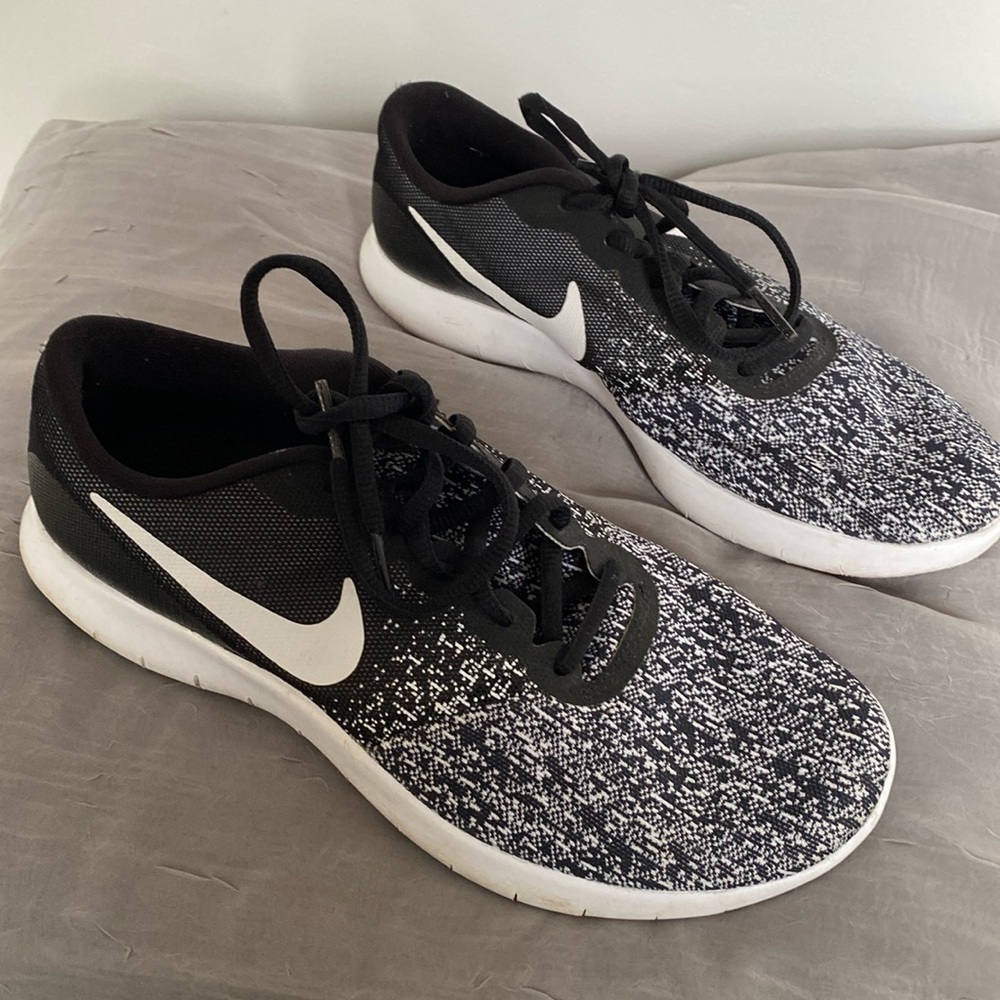 Nike Flex Contact size 8.5